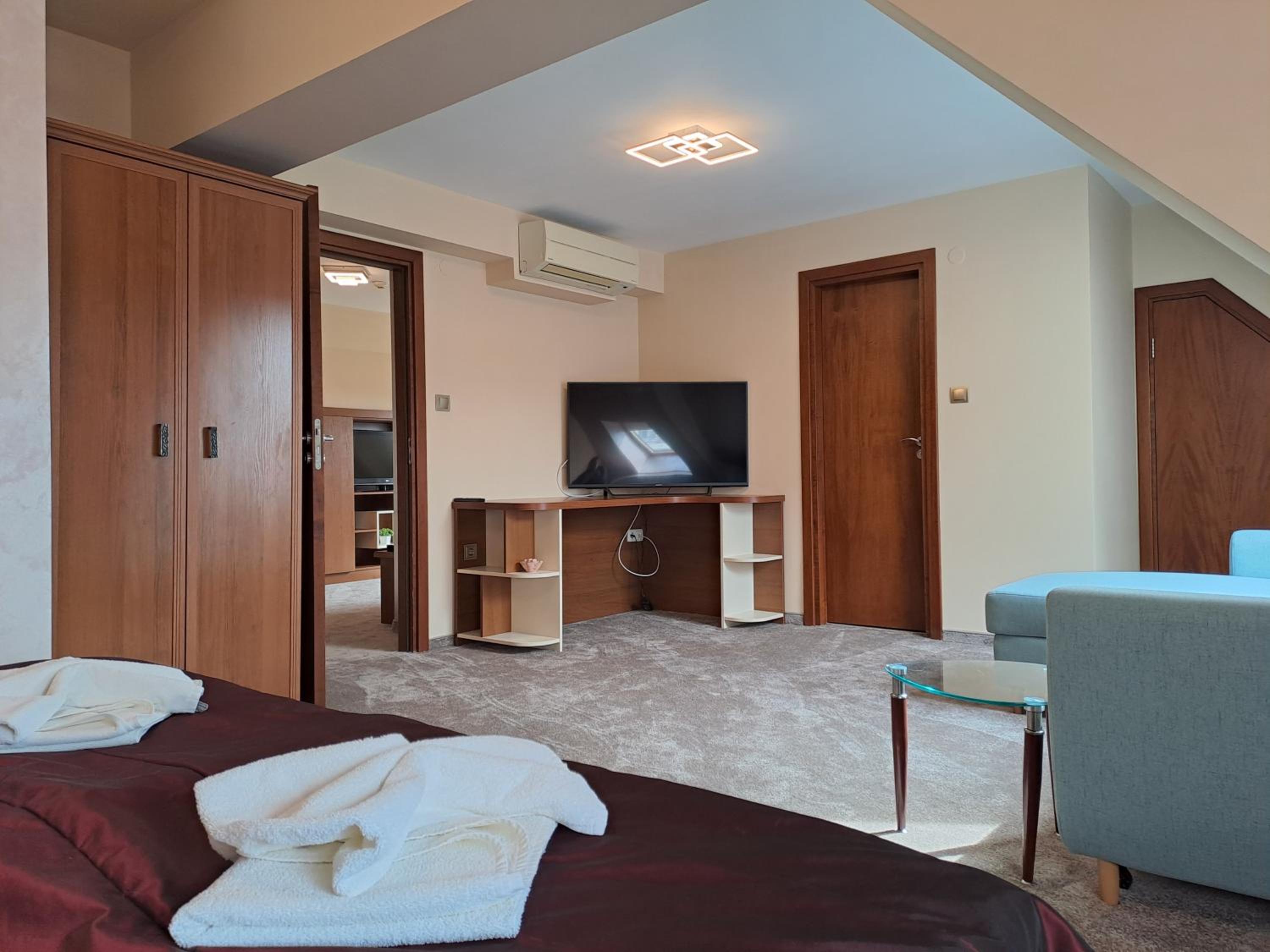 Contessa Hotel 16/45