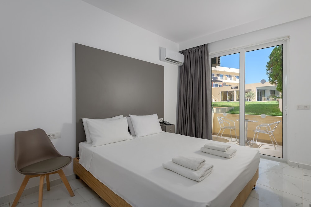SUPERIOR, DOUBLE OR TWIN BED