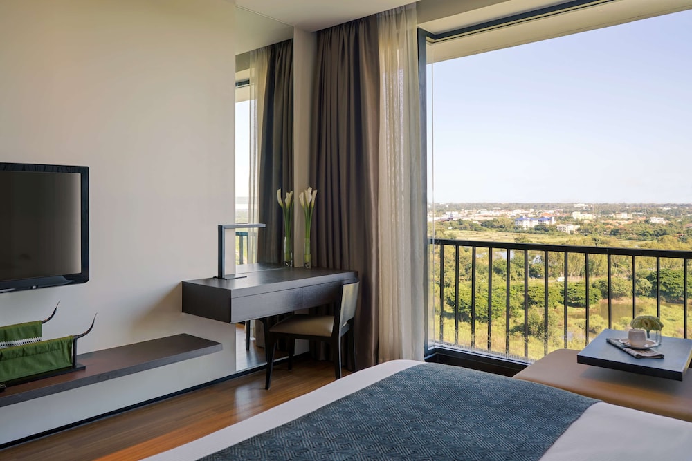 AVANI Khon Kaen Hotel and Convention Centre 44/69