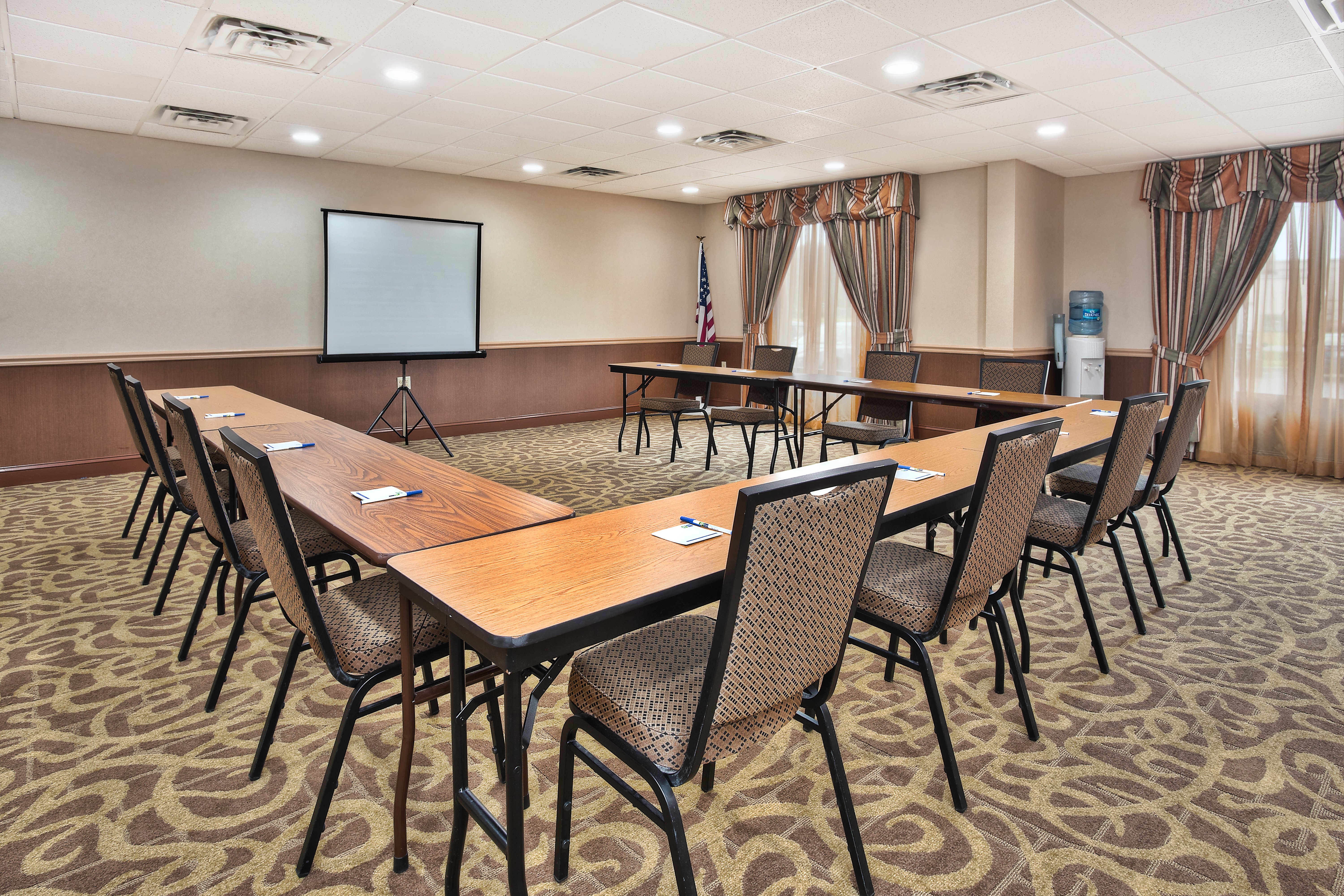 Holiday Inn Express Hotel Suites Harrington 49/52