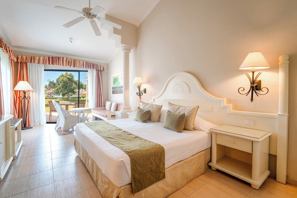 Junior Suite, King Bed, Ocean Front