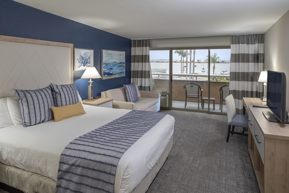 Bay Club Hotel & Marina 27/65