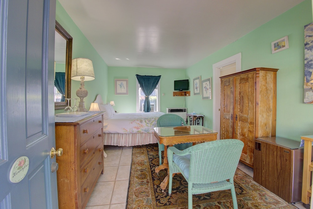 Secret Garden Inn 61/73
