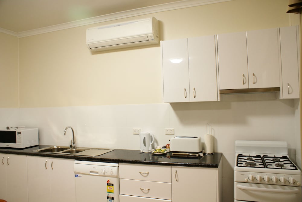 Country Lodge Motor Inn 45/50