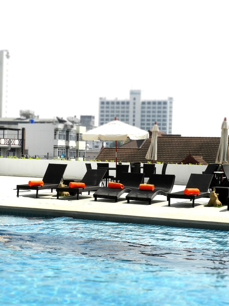 Movenpick Suriwongse Hotel Chiang Mai 65/70