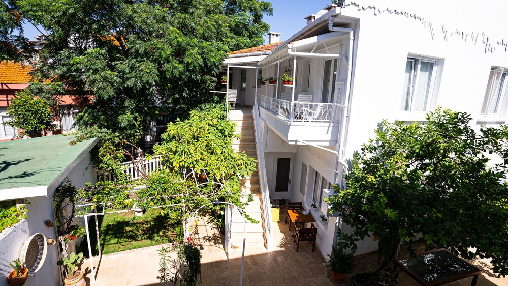 Ece Suites Apart 3/50