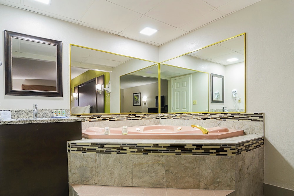 Quality Inn Raeford, NC 26/31