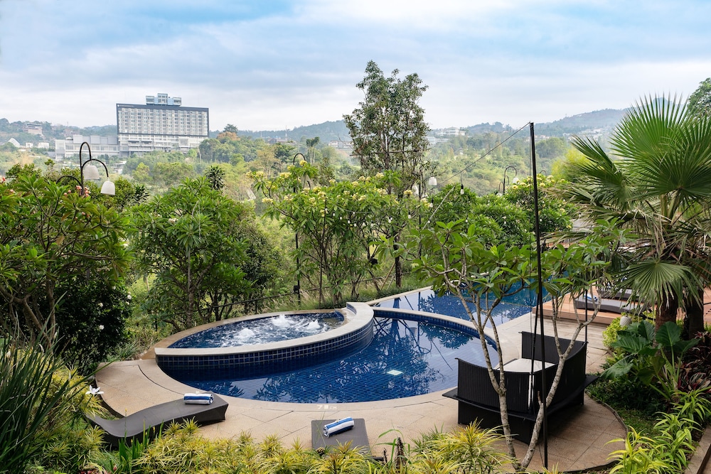 Clove Garden Hotel & Residence 54/58