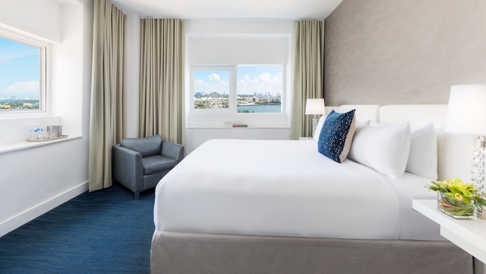 TRENDY, KING BED, BAY VIEW