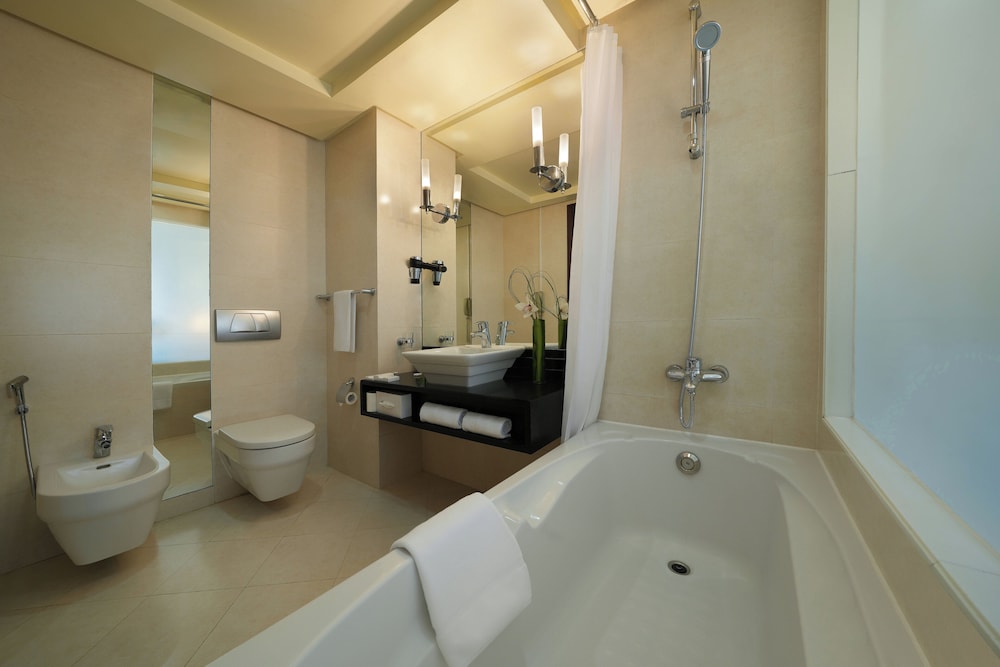 Kingsgate Hotel Abu Dhabi By Millennium 50/50