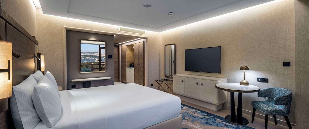 DELUXE, 2 DOUBLE BEDS, CITY VIEW