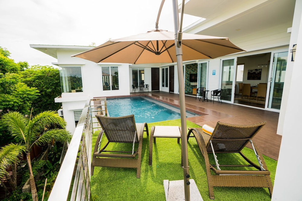 One Hagdan Villas 42/46
