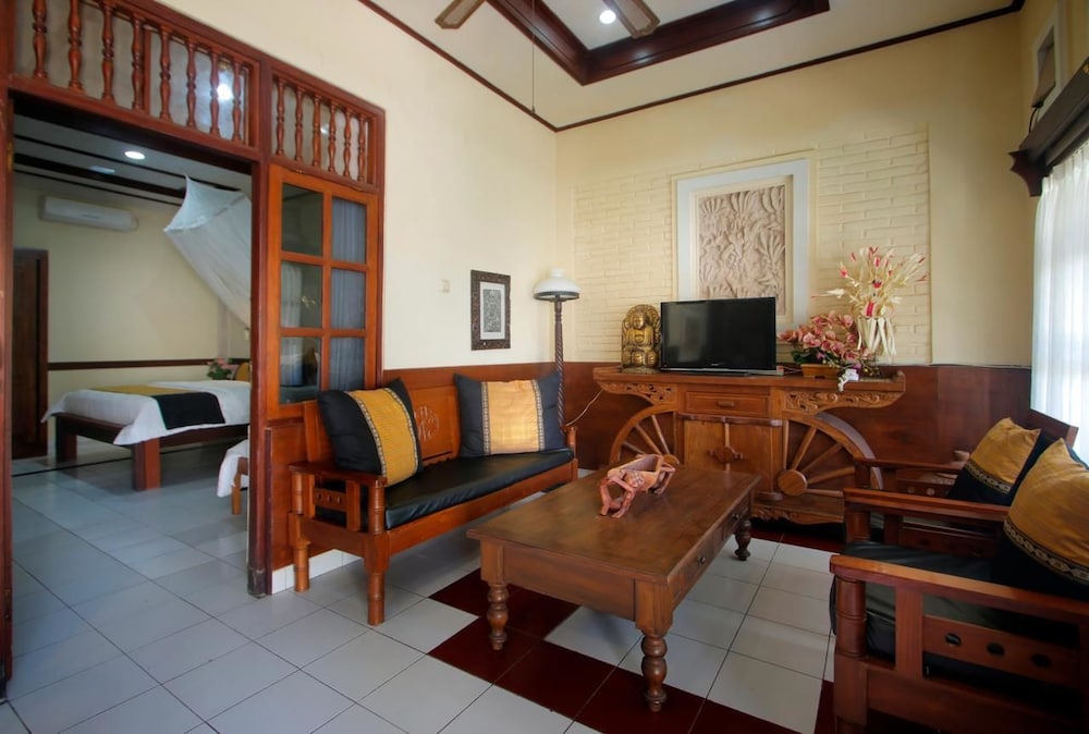 Hotel Jati And Home Stay 49/71
