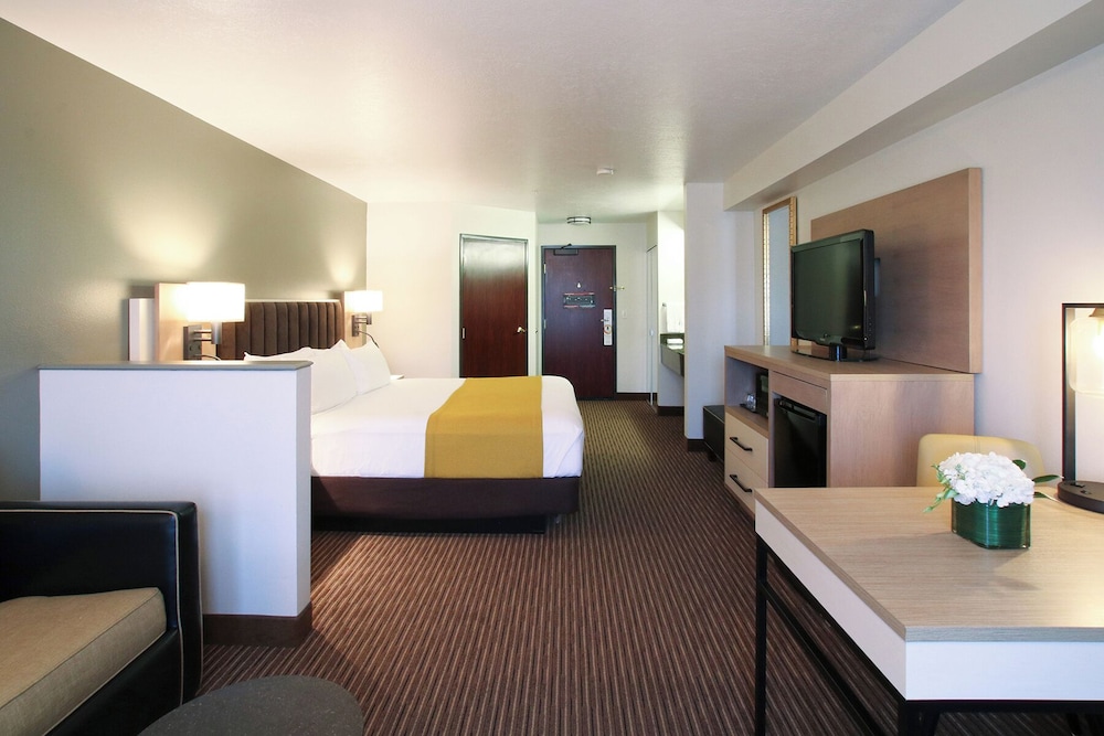 Oxford Suites Spokane Valley 25/64