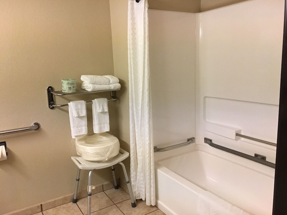 Super 8 by Wyndham Weston WV 17/20