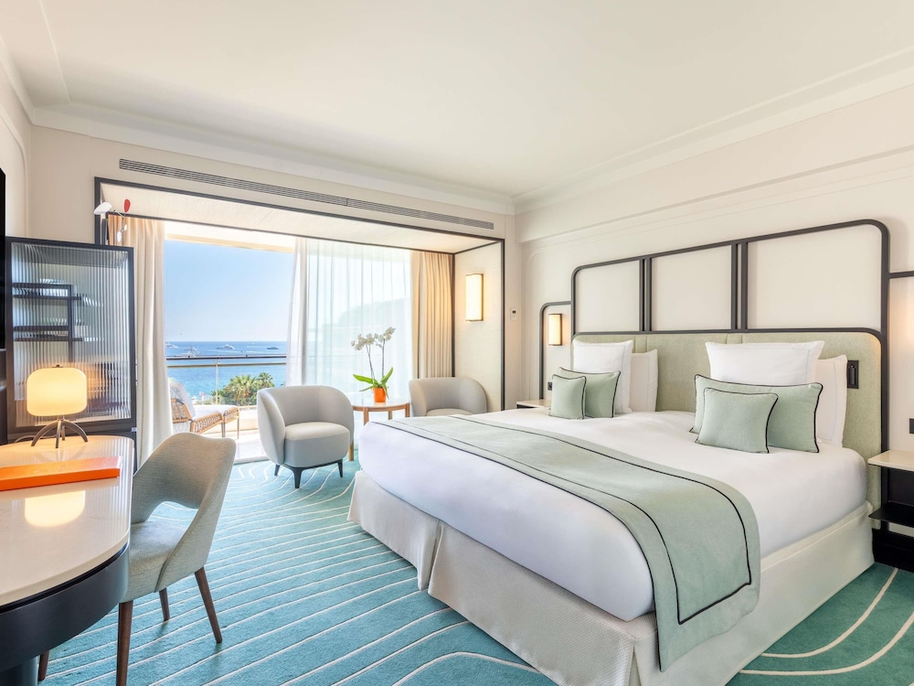 غرفة بريستيج سوبيريور بسرير كينج بإطلالة على البحر بشرفة، Mondrian Cannes 5/10