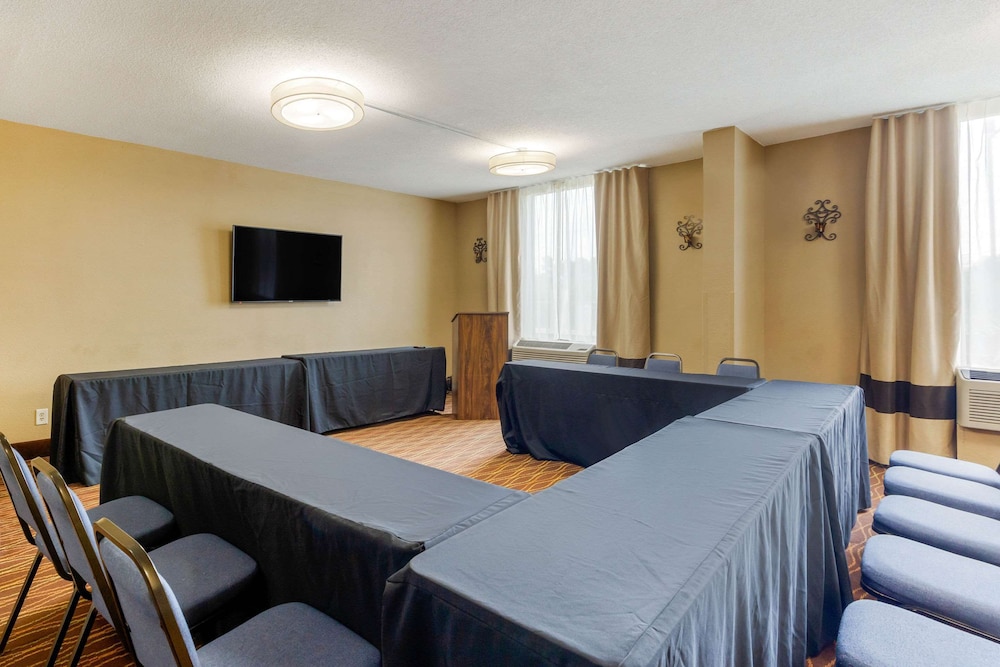 Comfort Inn and Suites Durham Near Duke University 39/44