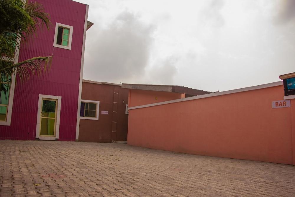 Fun City Hotel 2 20/25
