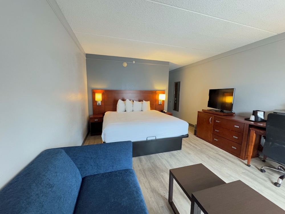 Super 8 by Wyndham Dallas Love Field Airport 25/60