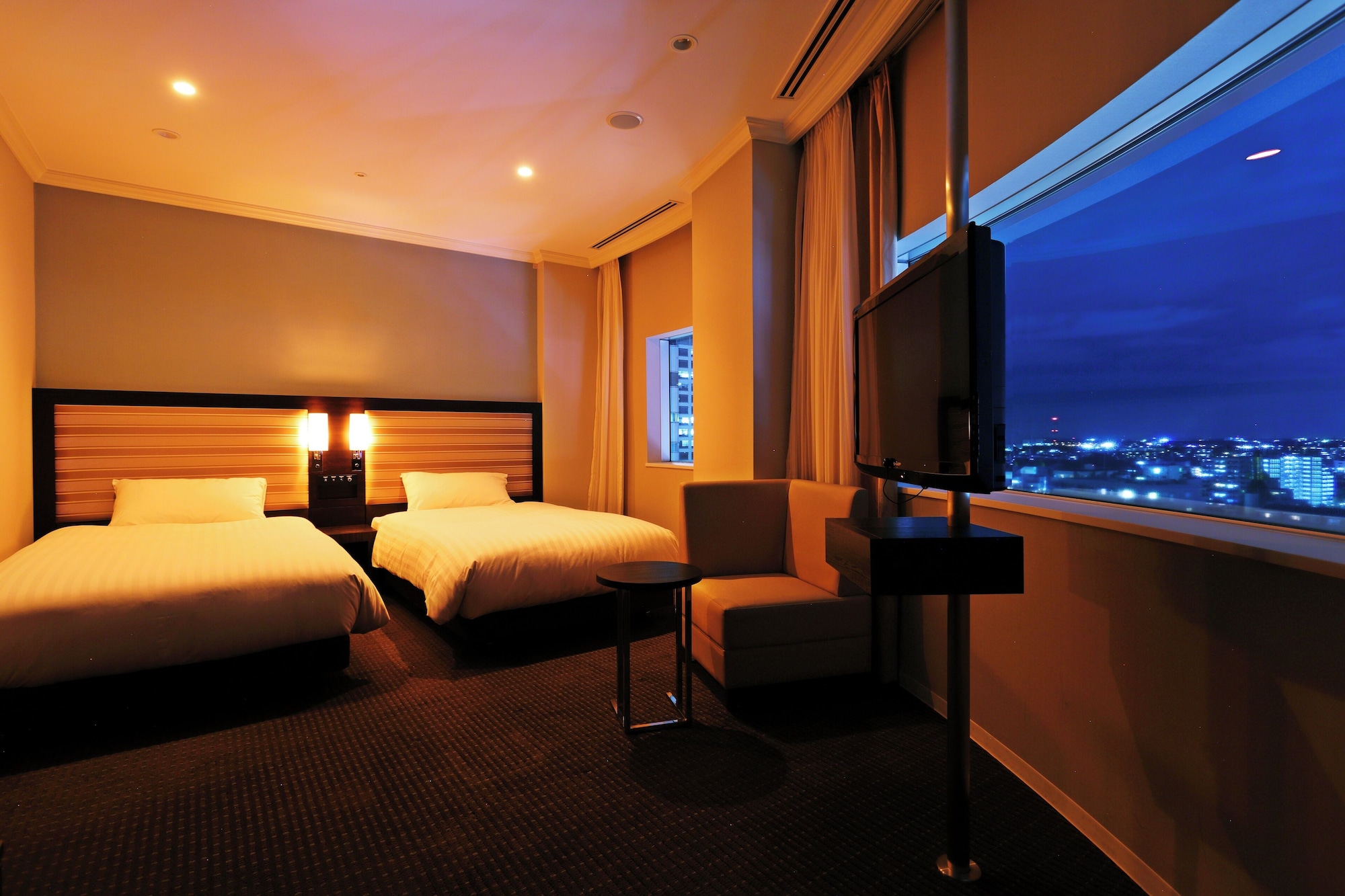 SUITE, CITY VIEW