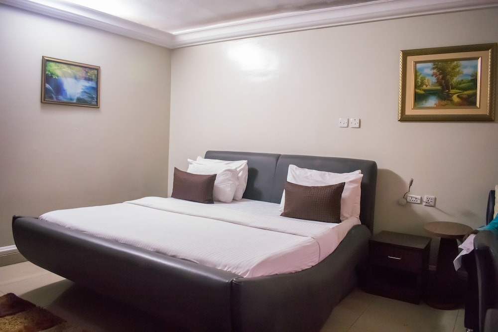 Primal Hotel GRA-Ikeja 14/50