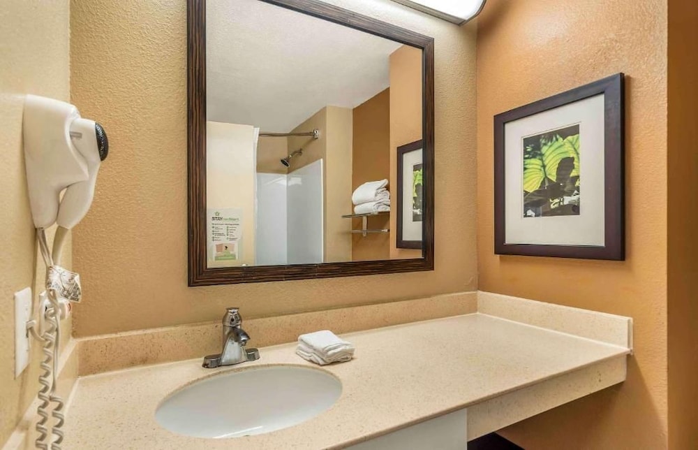 Studio 6 Extended Stay Chicago Vernon Hills Lincolnshire IL 55/58