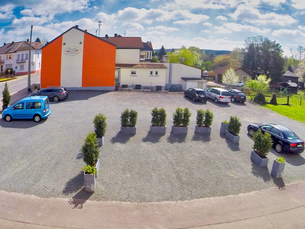 HOTEL MAURER 41/50