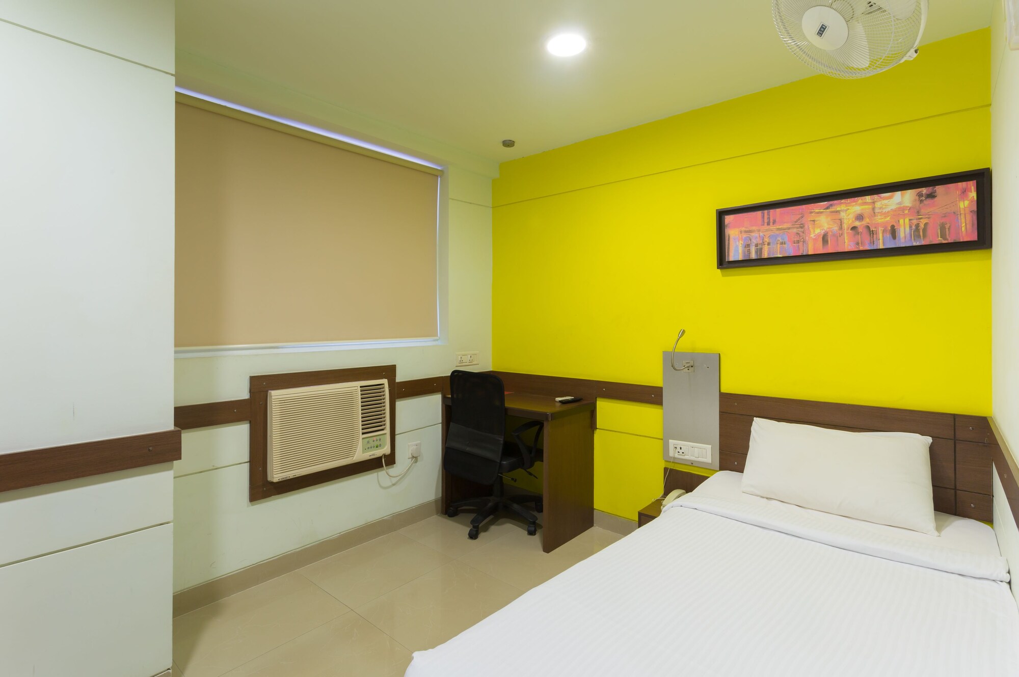 SUITE, TWIN BEDS