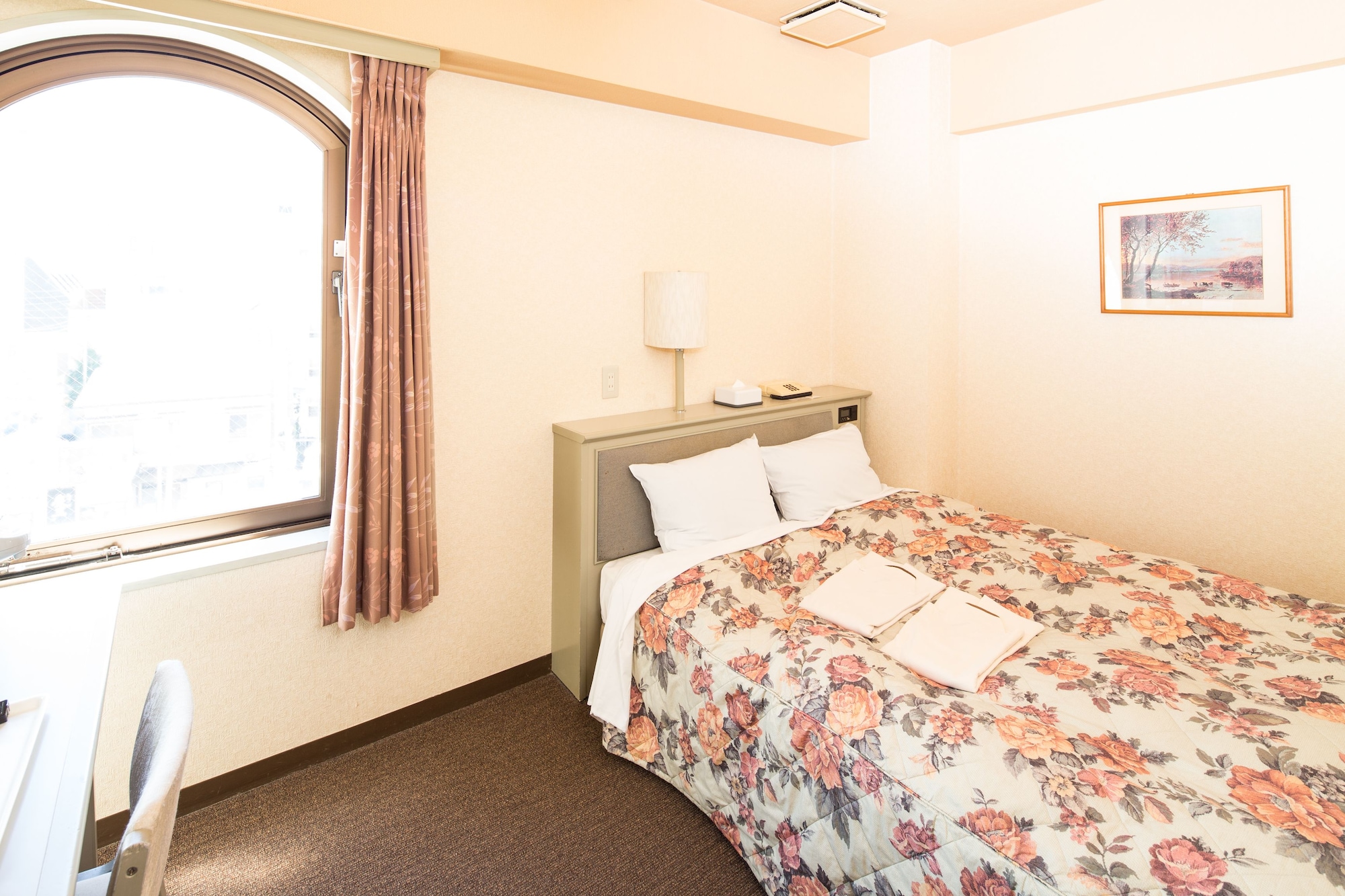 ROOM, DOUBLE BED, ELECTRONIC CIGARETTE ONLY, SMOKING