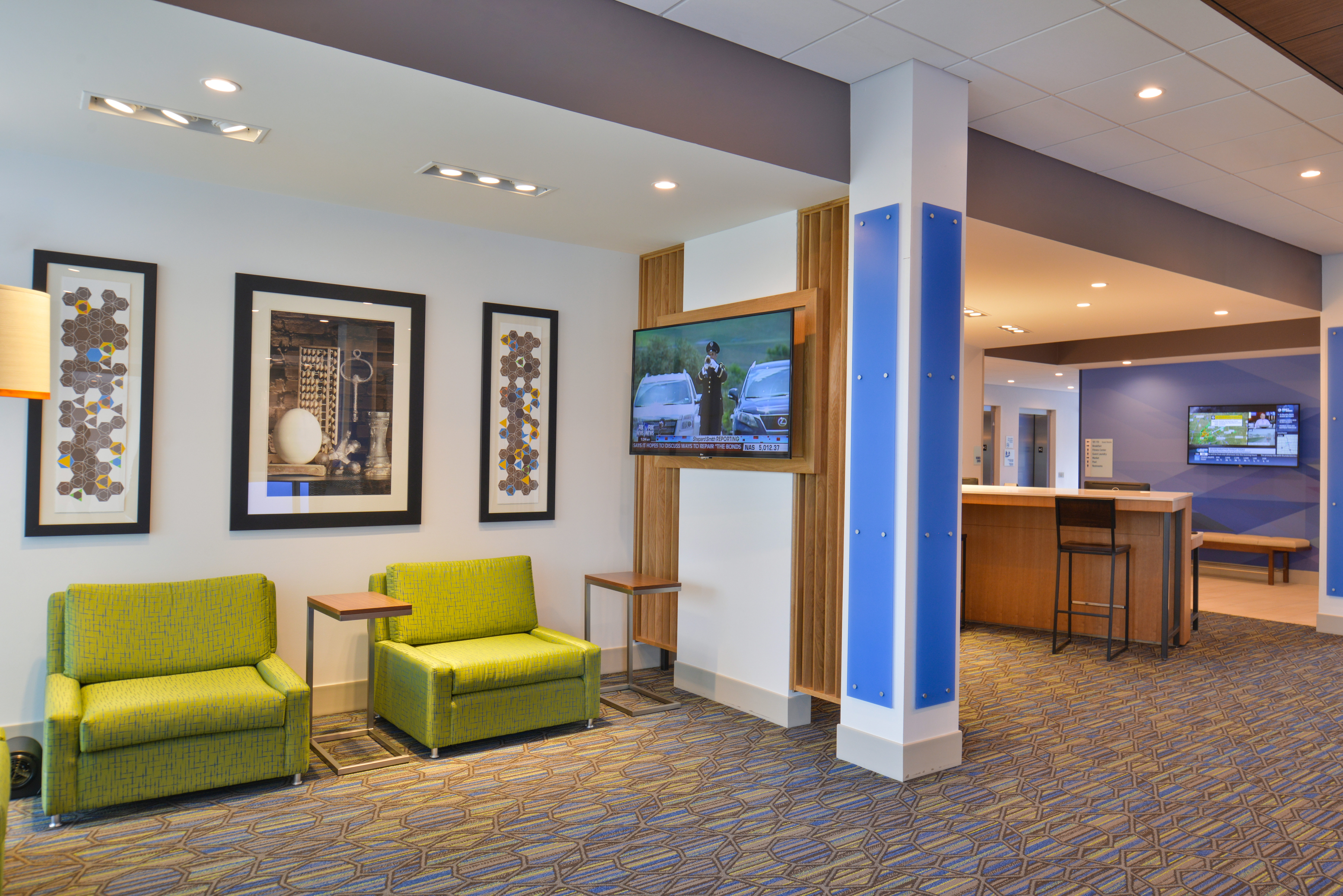 Holiday Inn Express & Suites OMAHA AIRPORT 45/64