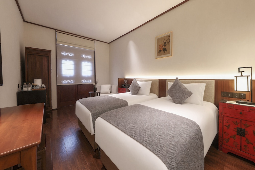 The Jingshan Garden Hotel 28/66