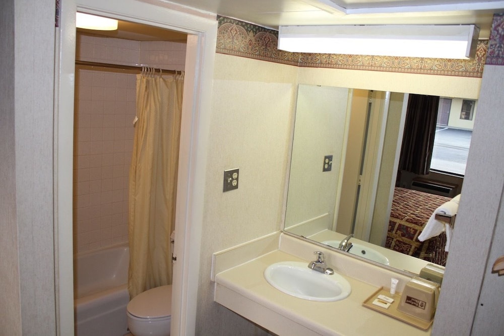 Budget Host Inn 23/24