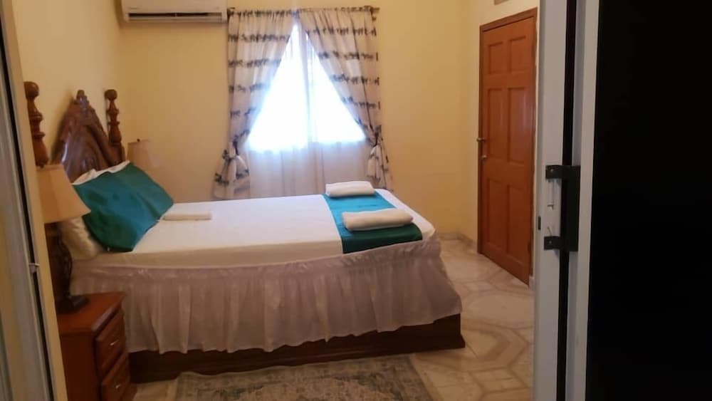 Pc Entreprises Guest House 18/50