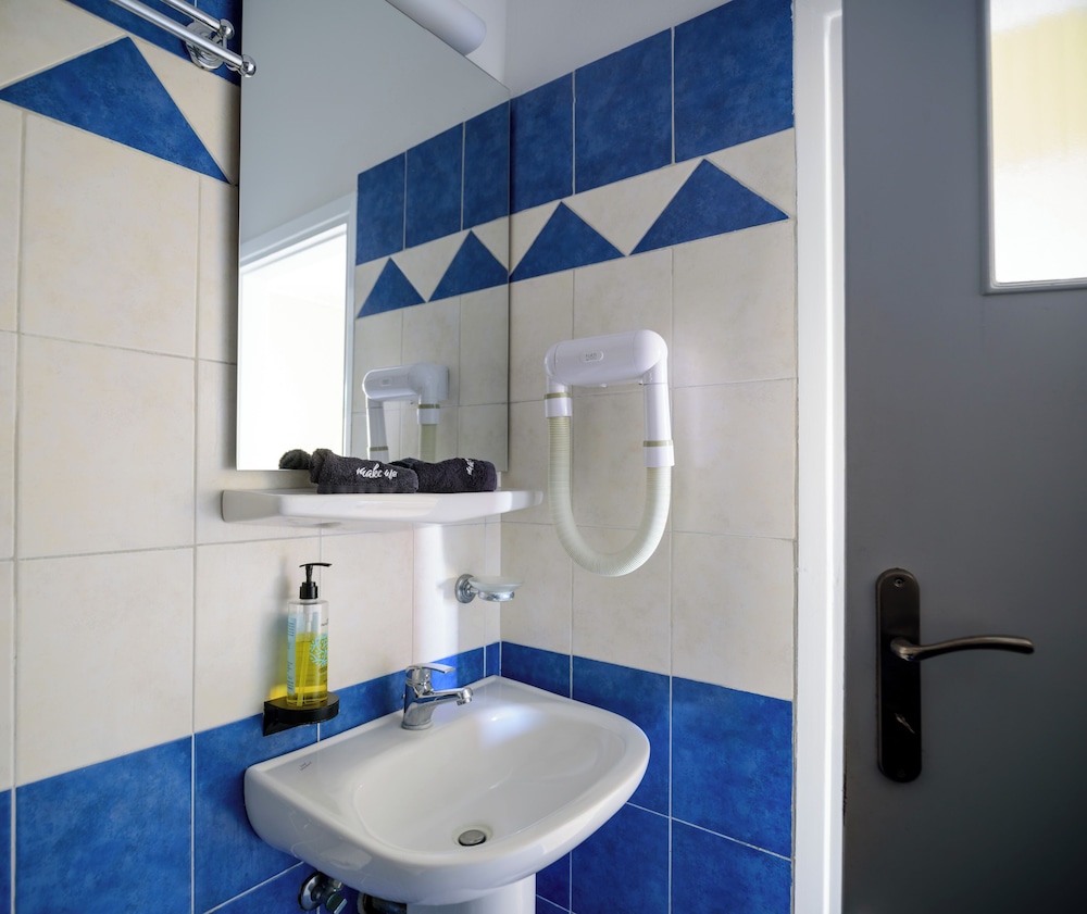 Karidis Hotel 47/48