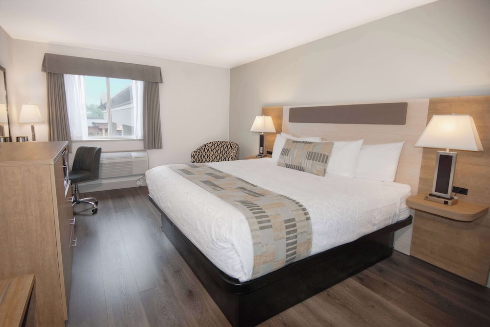 Coast Abbotsford Hotel And Suites 13/50