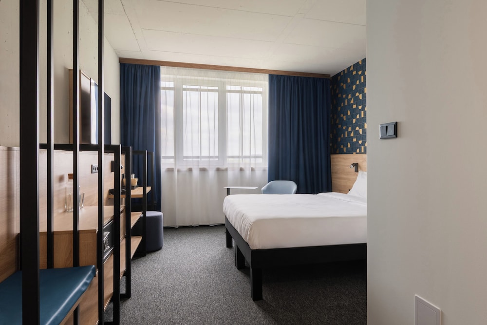 غرفة سوبيريور بسرير مزدوج بإطلالة على المدينة، Ibis Styles Debrecen Airport 2/4