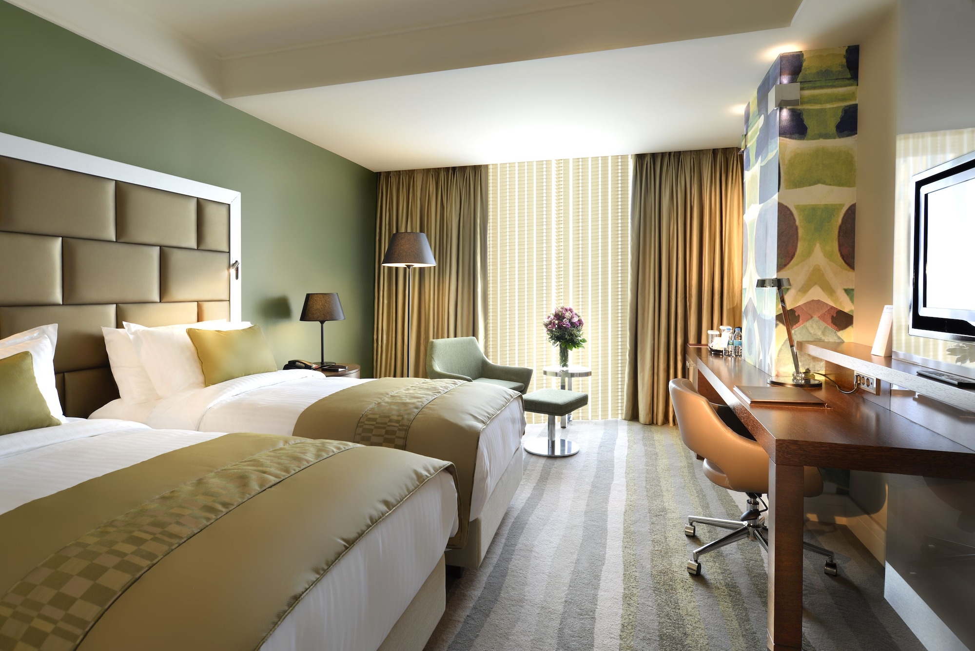 RESIDENCE, TWIN BEDS