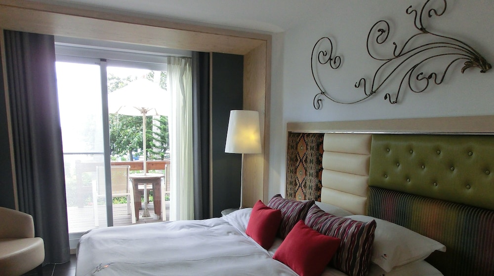 Chateau Beach Resort 33/78