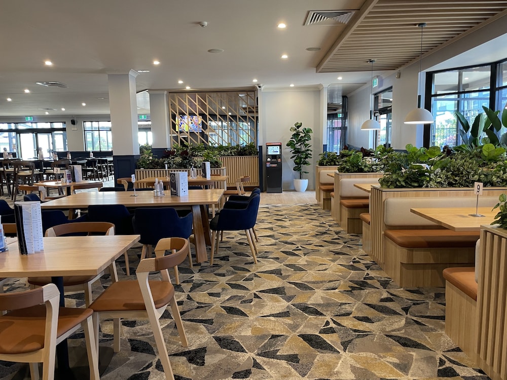 MEADOWBROOK HOTEL BRISBANE 31/40