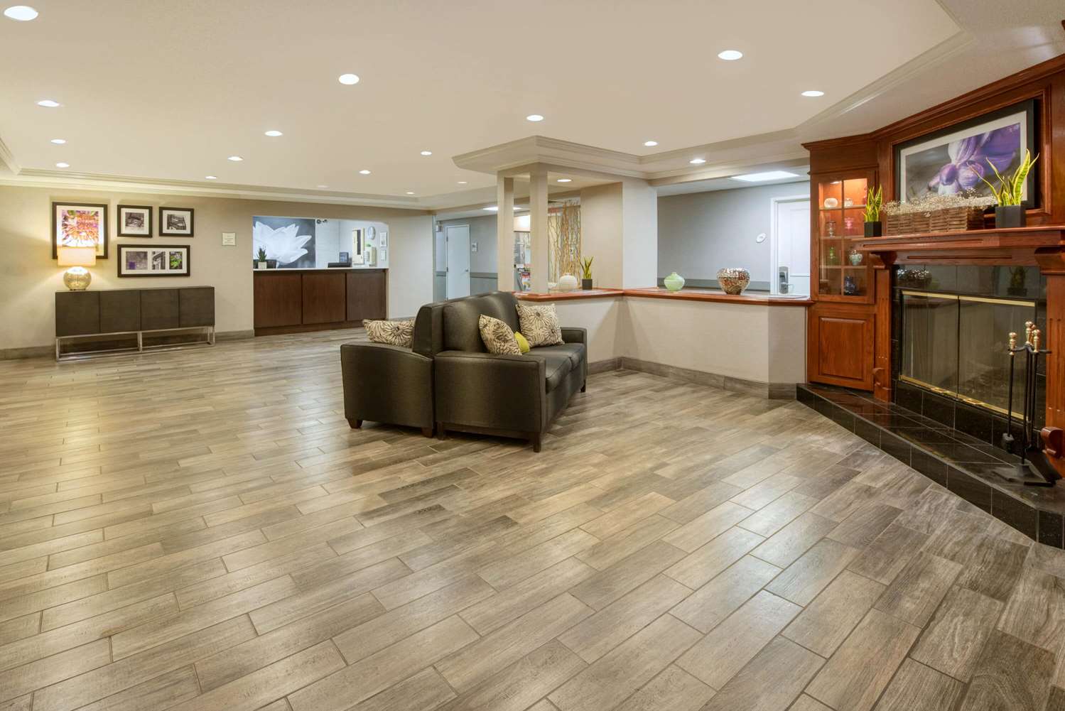 La Quinta Inn & Suites by Wyndham Cleveland Macedonia 10/47