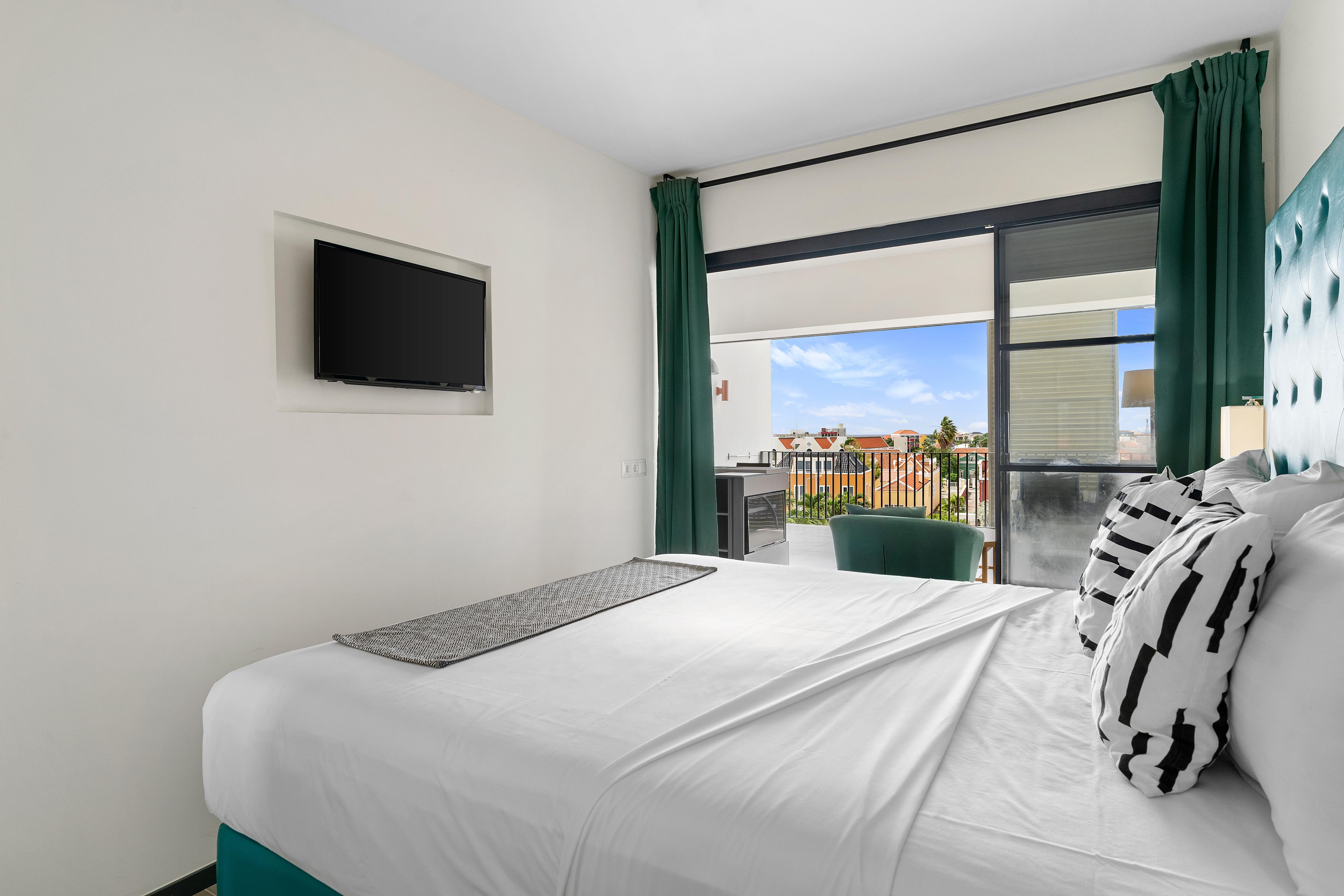 2 Bedrooms, Balcony or Terrace