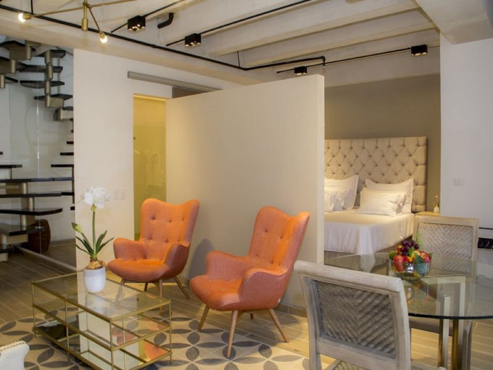 Country International Hotel 35/55