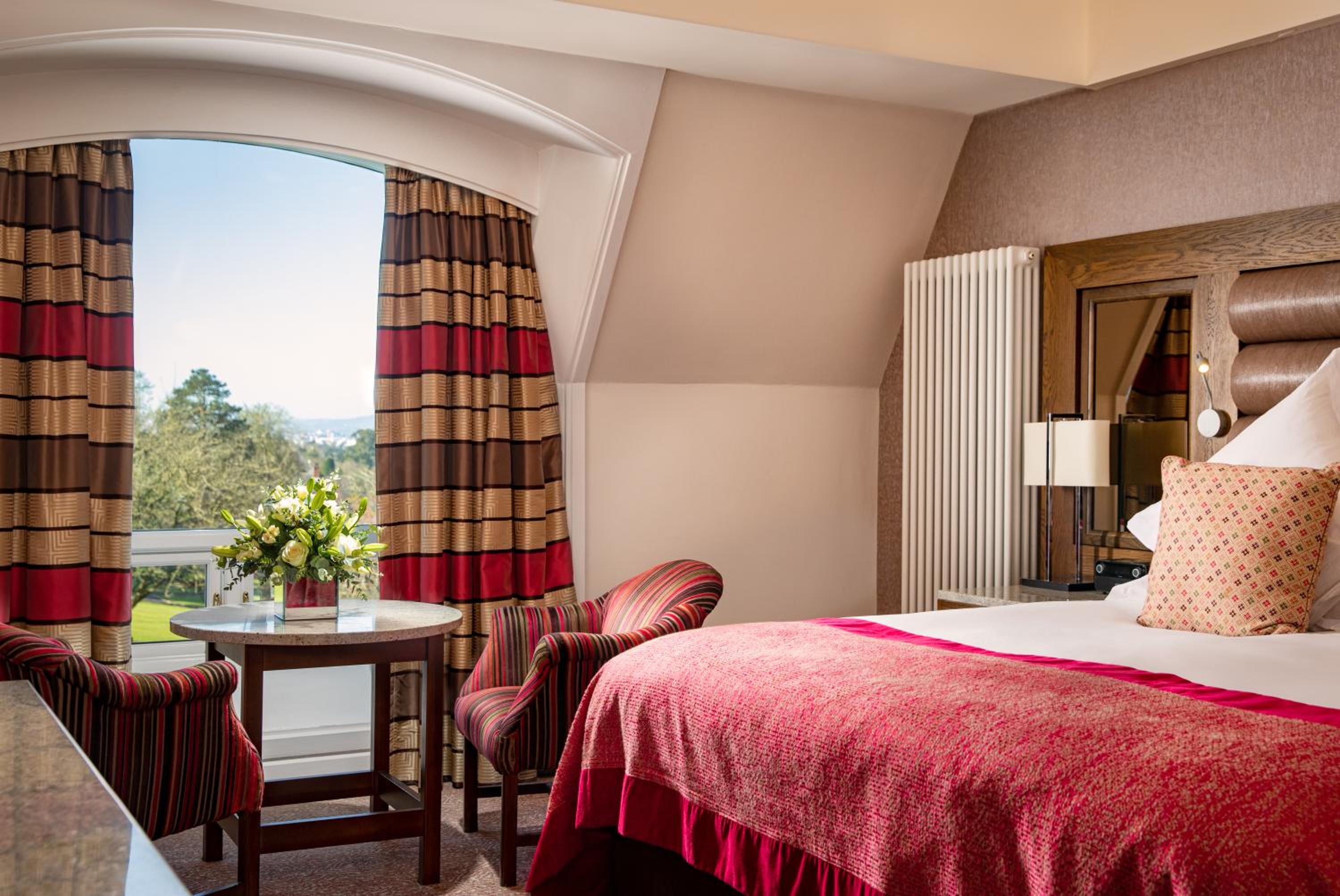 Garden, King Bed، Culloden Estate and Spa 6/10