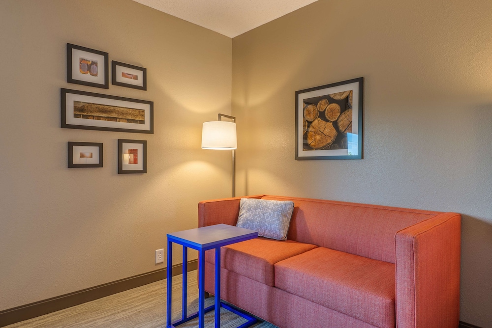 Hampton Inn Wilkesboro 25/50