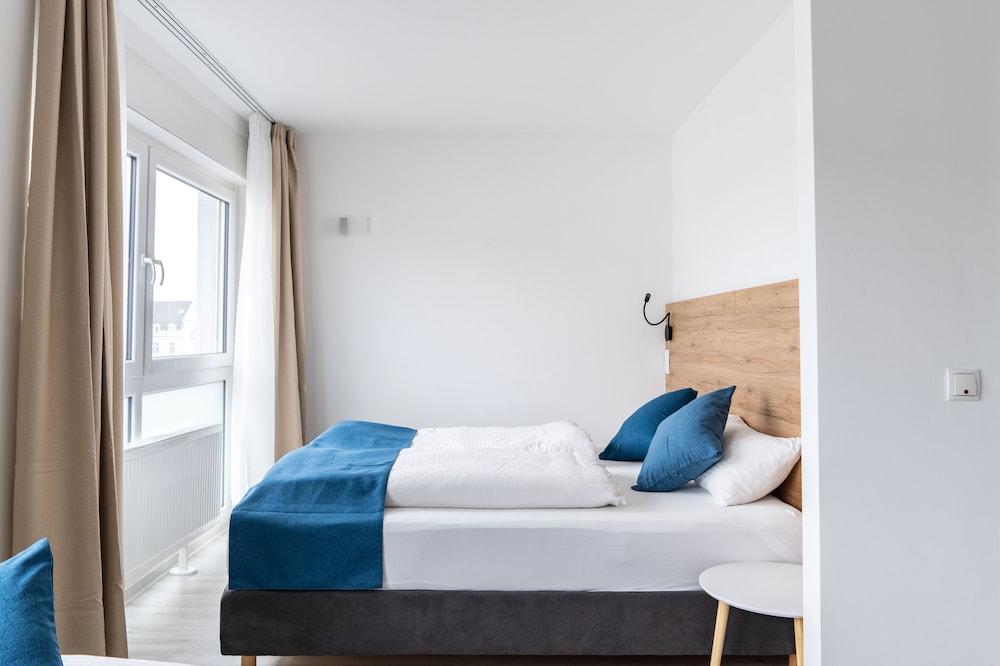 Hotel 83 6/19