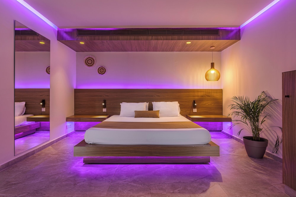 DOUBLE ROOM DELUXE POOL VIEW
