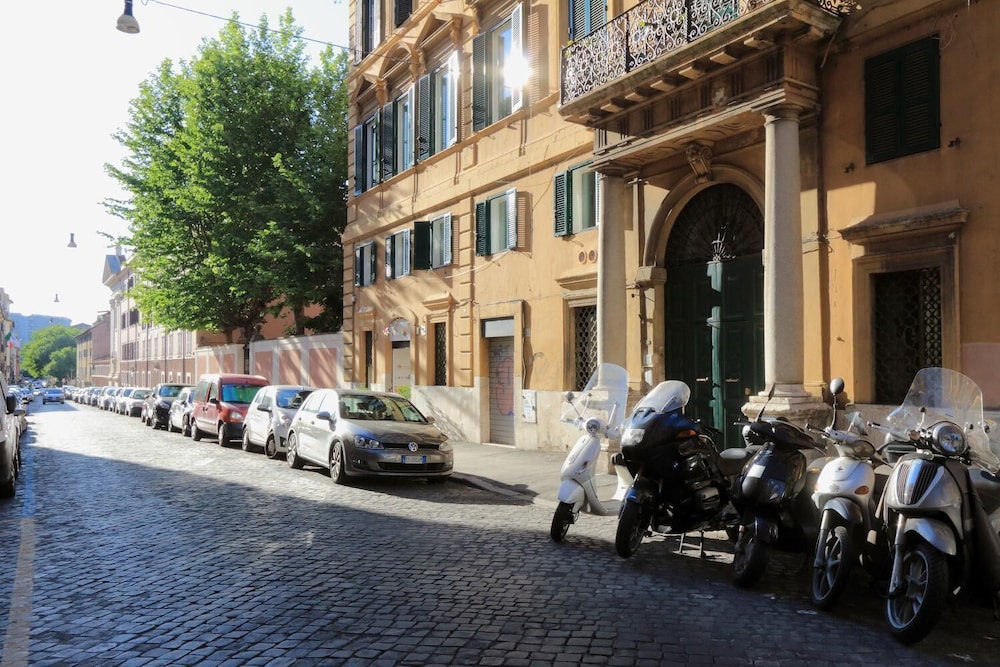Design Flat for 4 near Colosseum 15/24