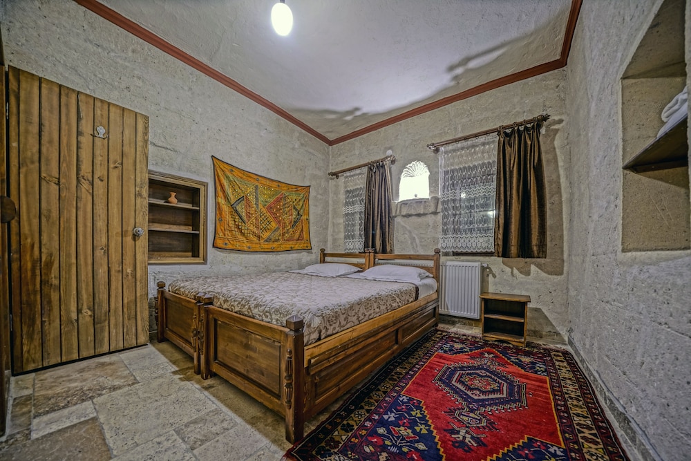 Elysee Cave House 15/100