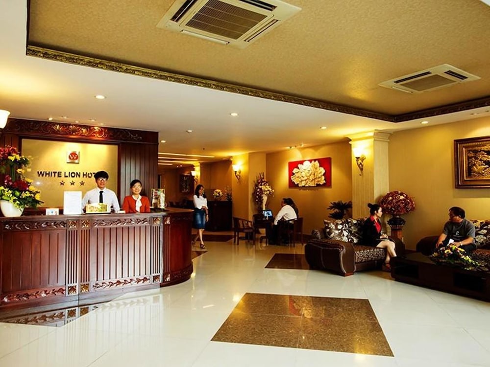 White Lion Hotel 30/36