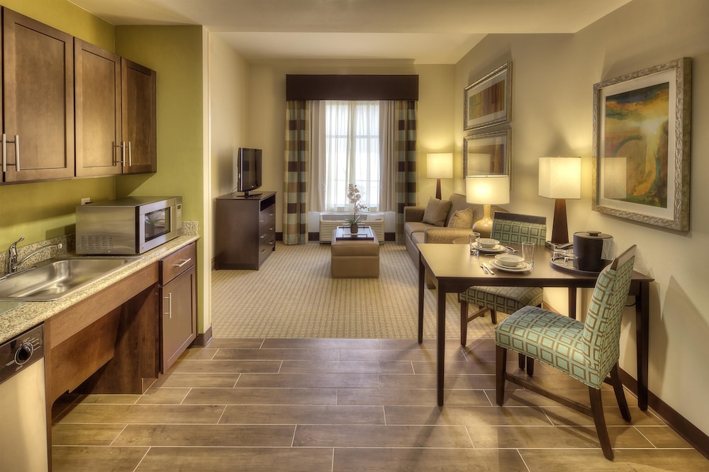 Homewood Suites Victoria 50/81